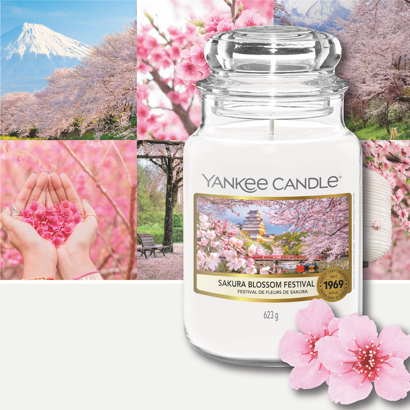 Een Sakura festival op je eigen picnic kleed! Deze geur heeft een rijk bouquet van kersen bloesems, rozen en freesia’s. Deze geuren zijn gecombineerd met rode bessen, appel en vanille op een basis van sandelhout en amandel melk waarmee dit een bijzondere Japanse creatie is.